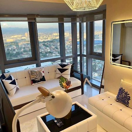 Classy 2Br Suite At Eastwood City With Pool And City Skyline View Manila Kültér fotó