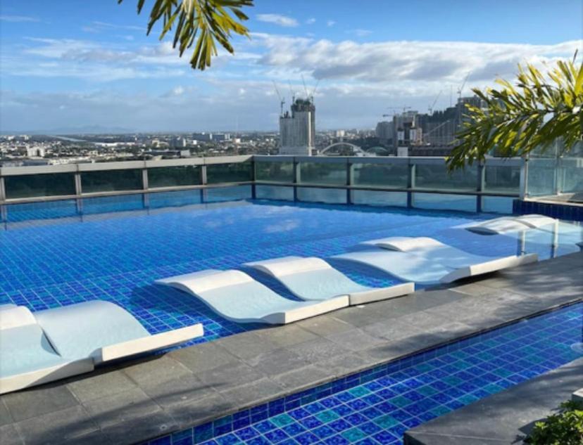 Classy 2Br Suite At Eastwood City With Pool And City Skyline View Manila Kültér fotó