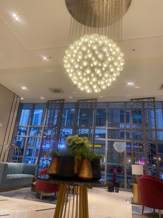 Classy 2Br Suite At Eastwood City With Pool And City Skyline View Manila Kültér fotó