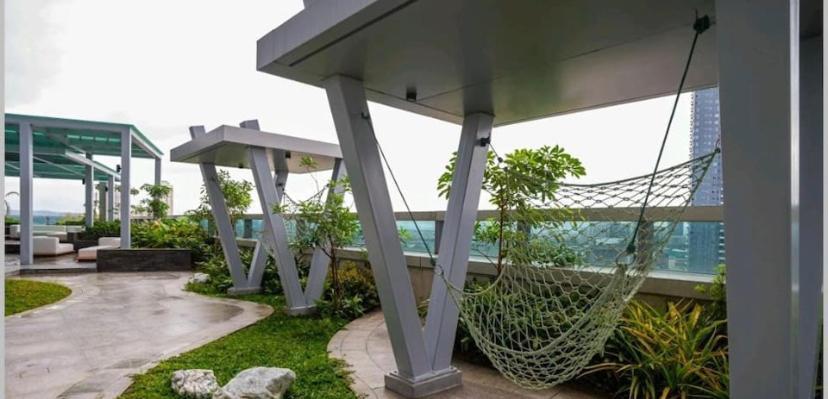 Classy 2Br Suite At Eastwood City With Pool And City Skyline View Manila Kültér fotó
