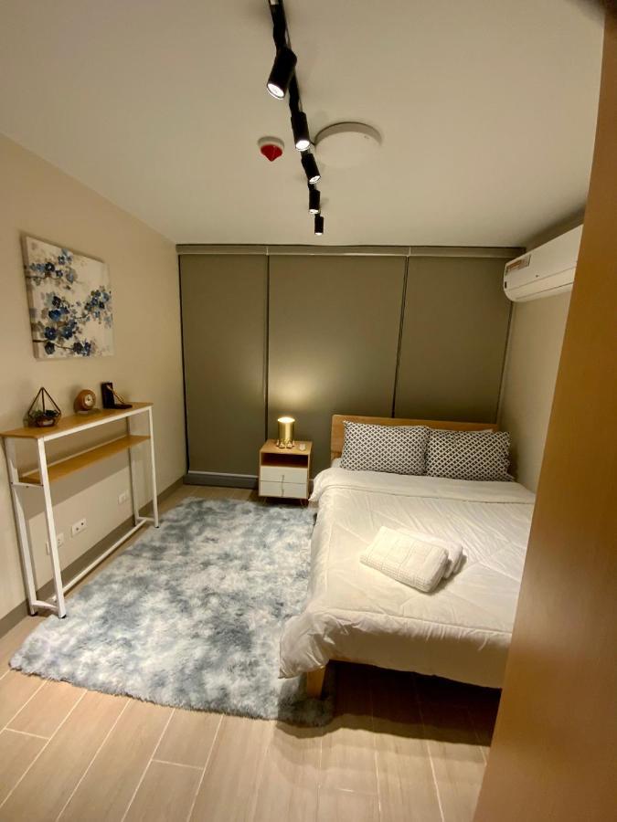 Classy 2Br Suite At Eastwood City With Pool And City Skyline View Manila Kültér fotó