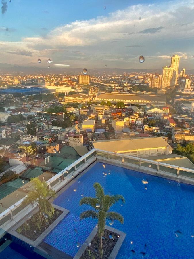 Classy 2Br Suite At Eastwood City With Pool And City Skyline View Manila Kültér fotó