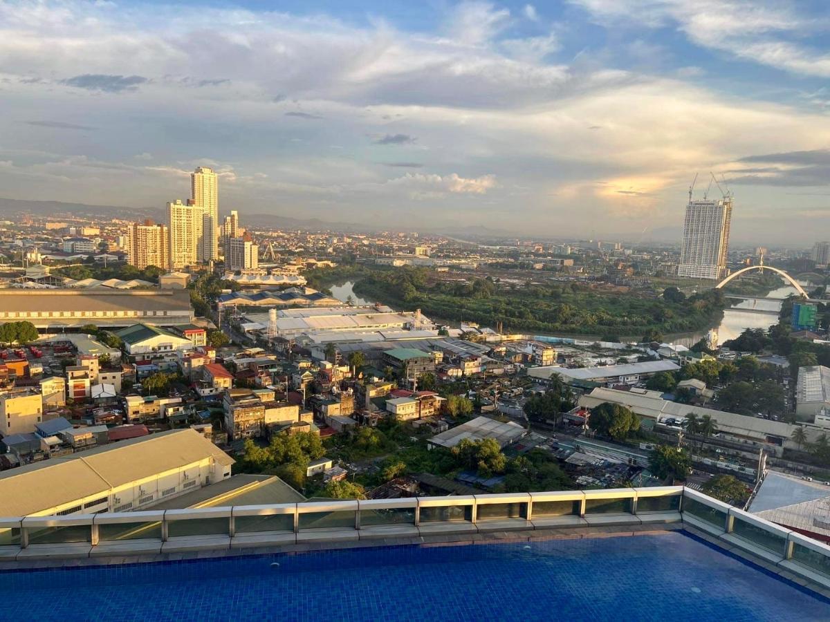 Classy 2Br Suite At Eastwood City With Pool And City Skyline View Manila Kültér fotó