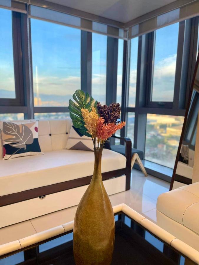 Classy 2Br Suite At Eastwood City With Pool And City Skyline View Manila Kültér fotó