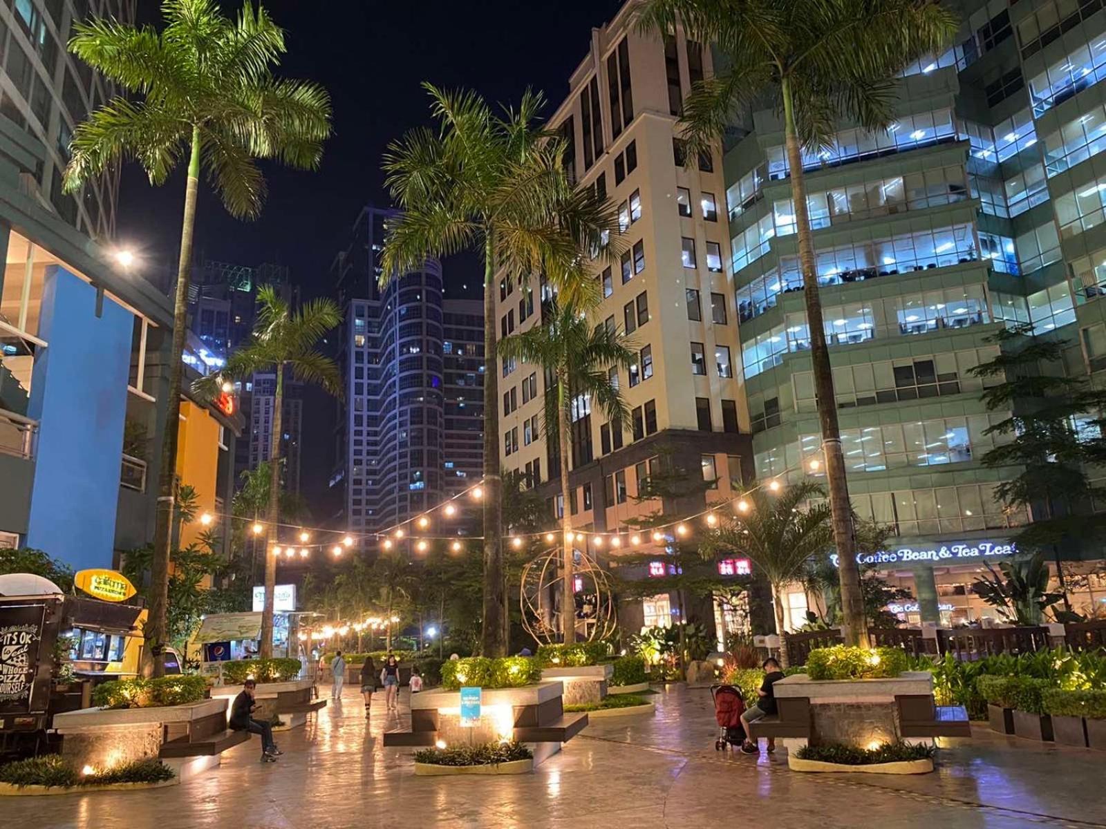 Classy 2Br Suite At Eastwood City With Pool And City Skyline View Manila Kültér fotó